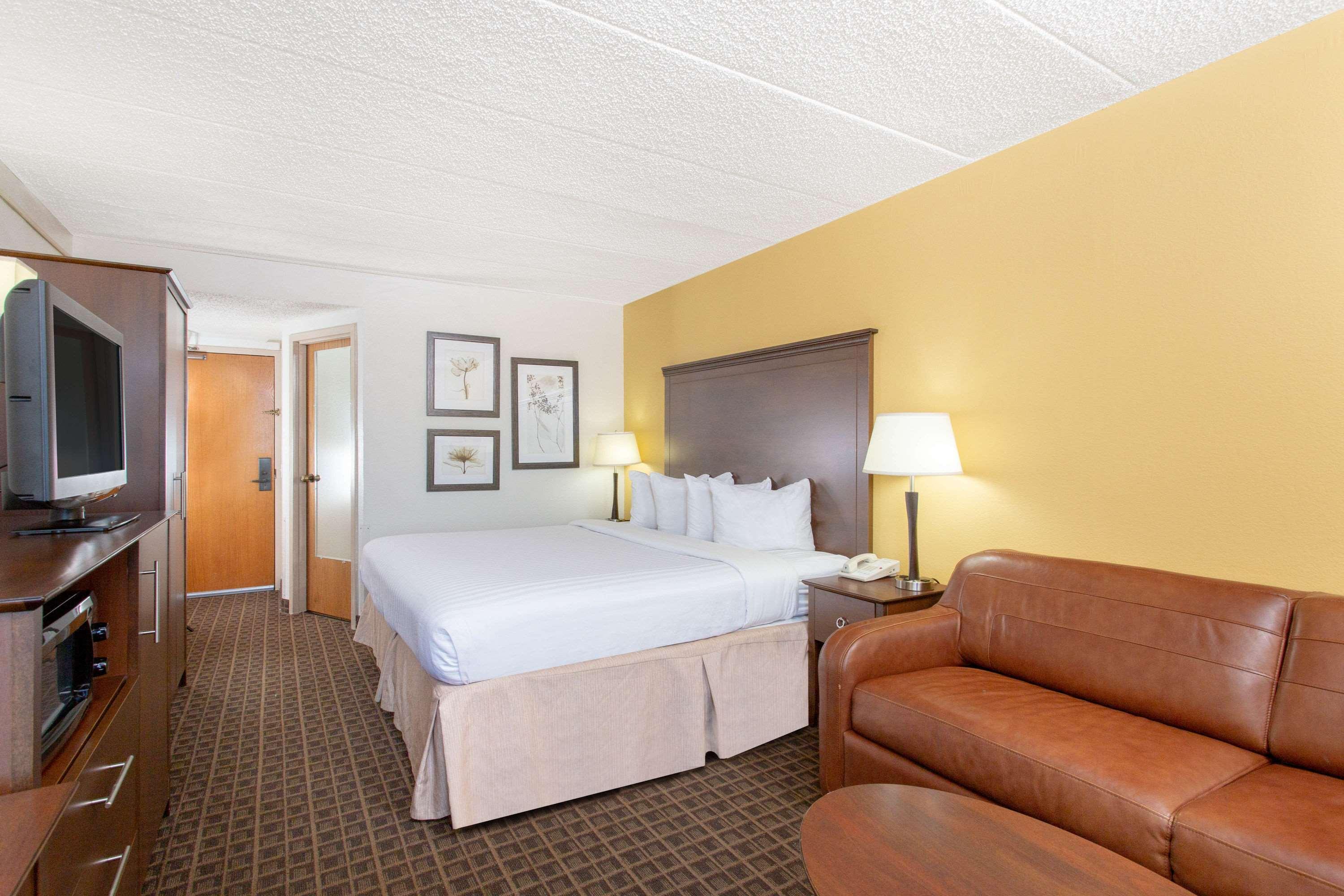 Americinn By Wyndham West