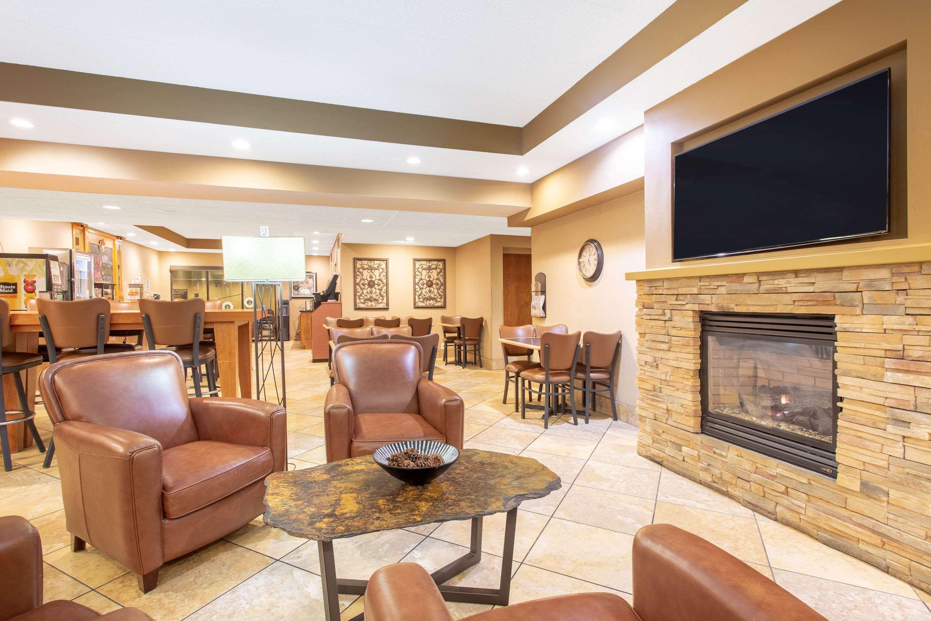 Hotel Americinn By Wyndham West Madison