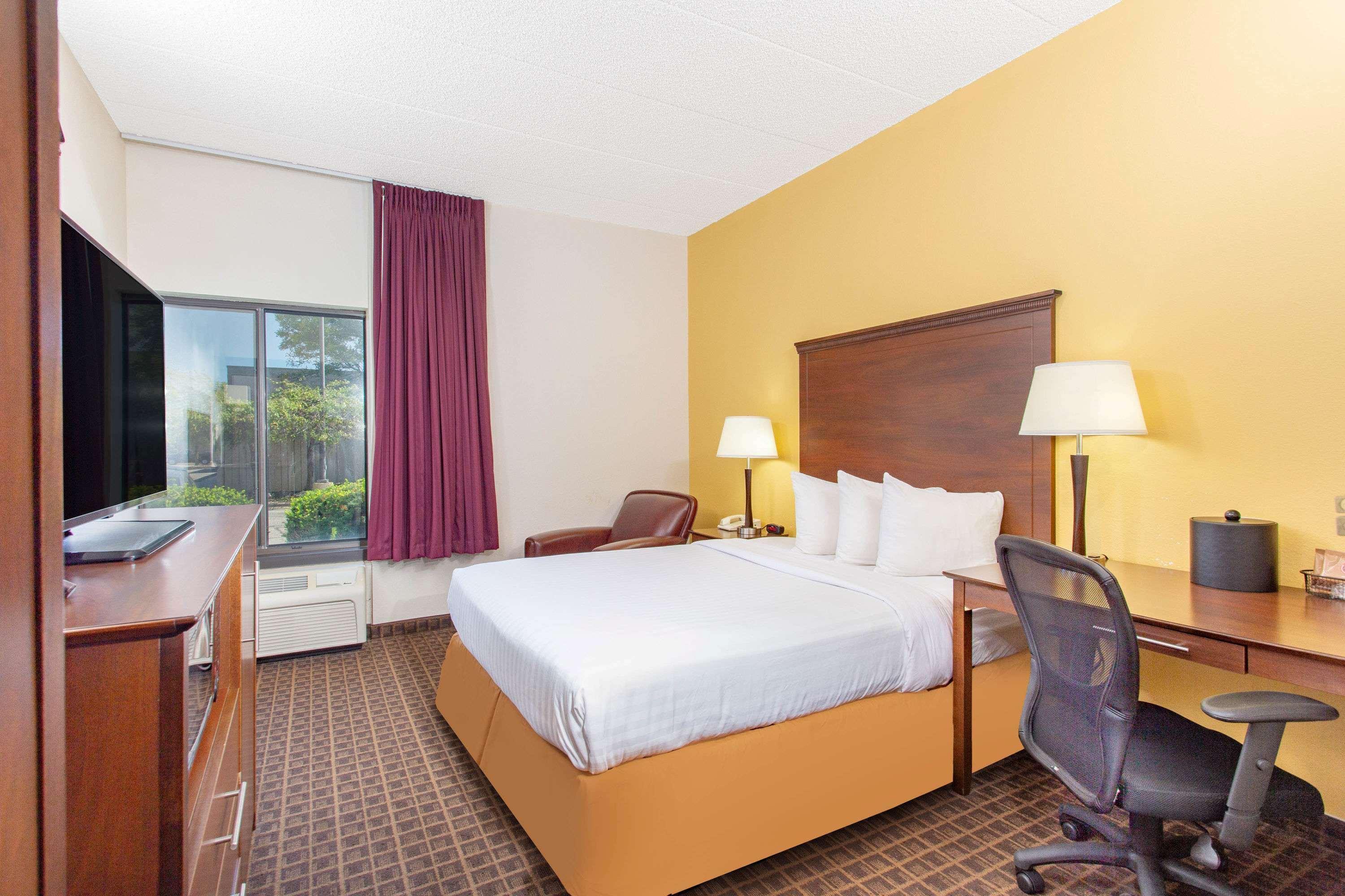 Americinn By Wyndham West Hotel Madison