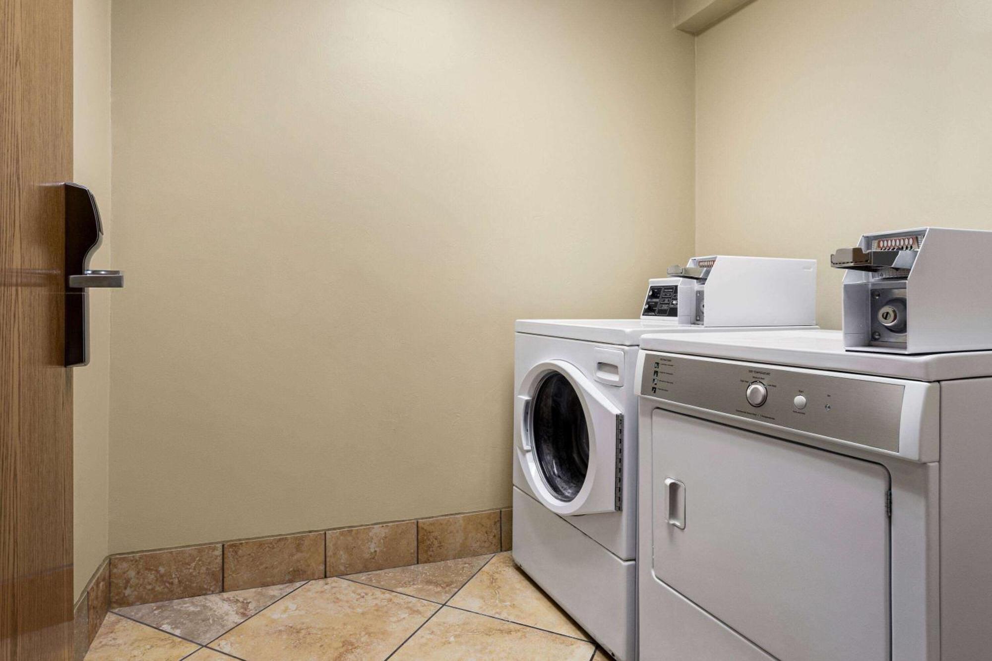 Americinn By Wyndham West 3*