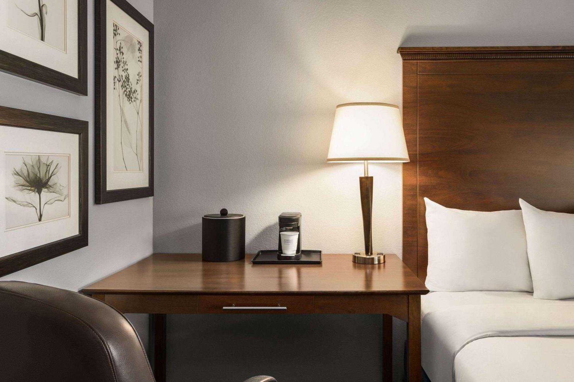 Hotel Americinn By Wyndham West 3*