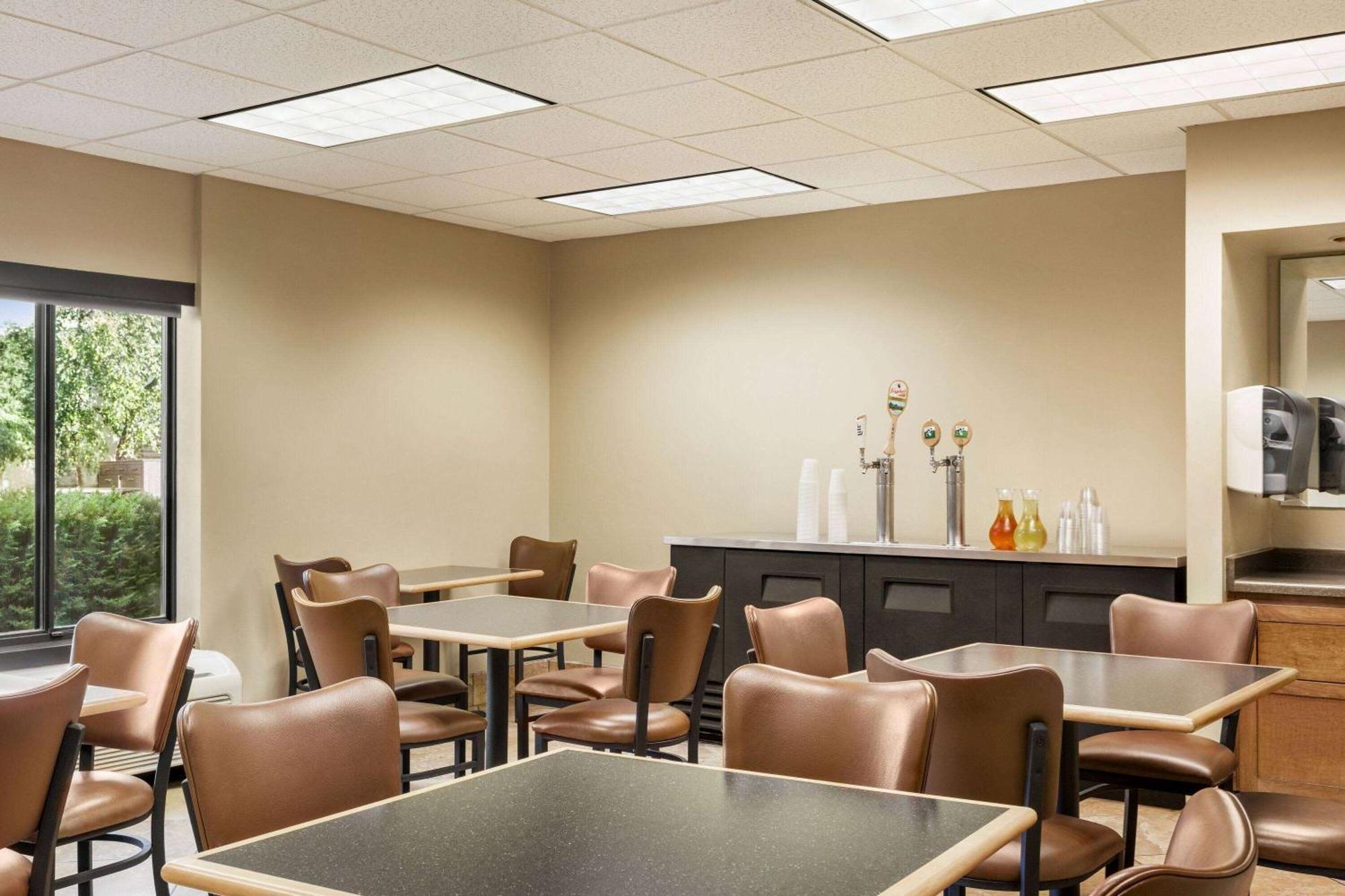 Americinn By Wyndham West 3*
