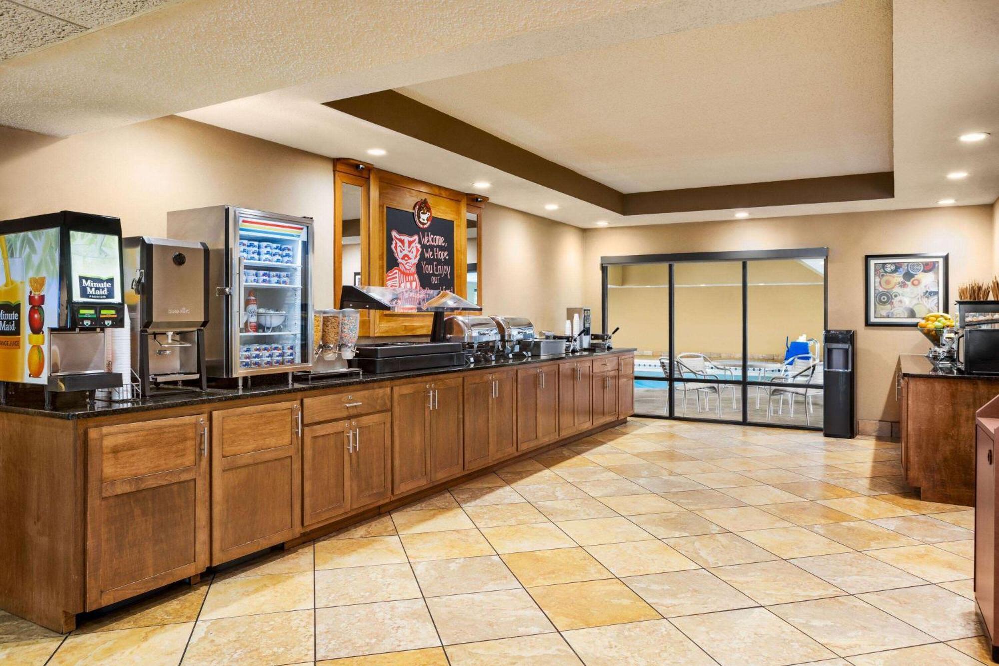 Hotel Americinn By Wyndham West
