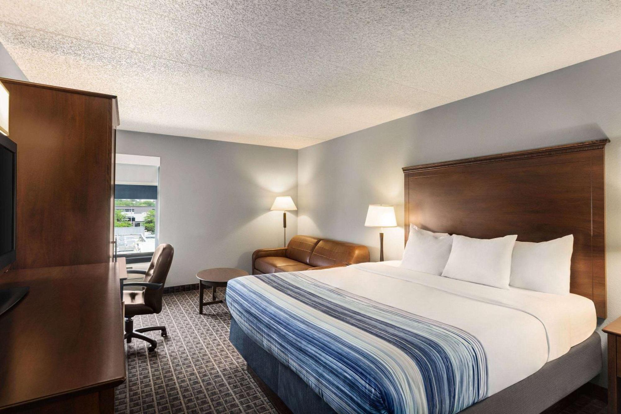 Hotel Americinn By Wyndham West Madison