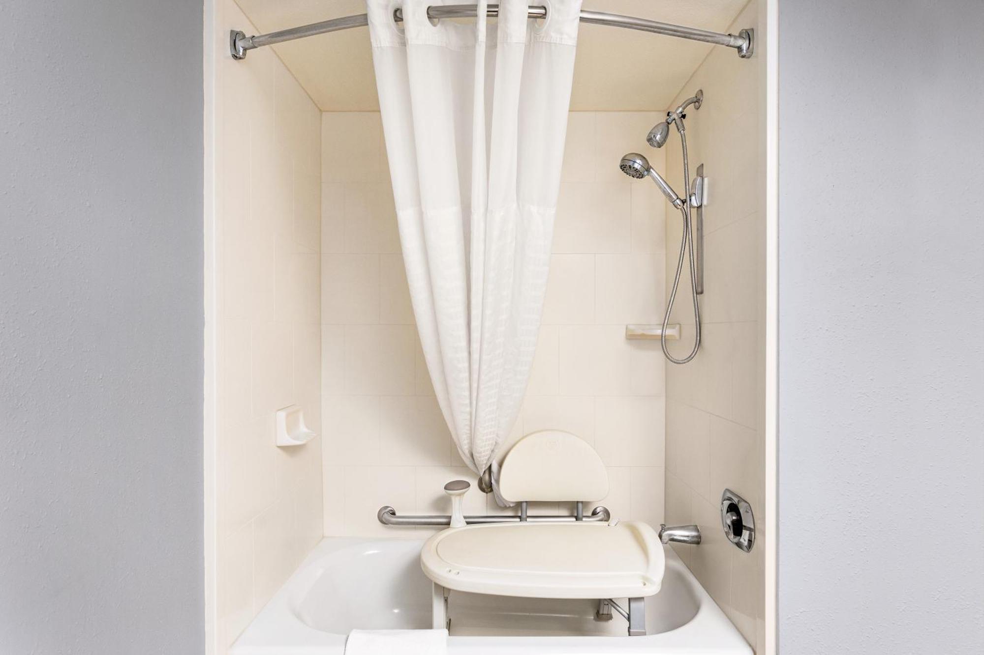 Americinn By Wyndham West 3*