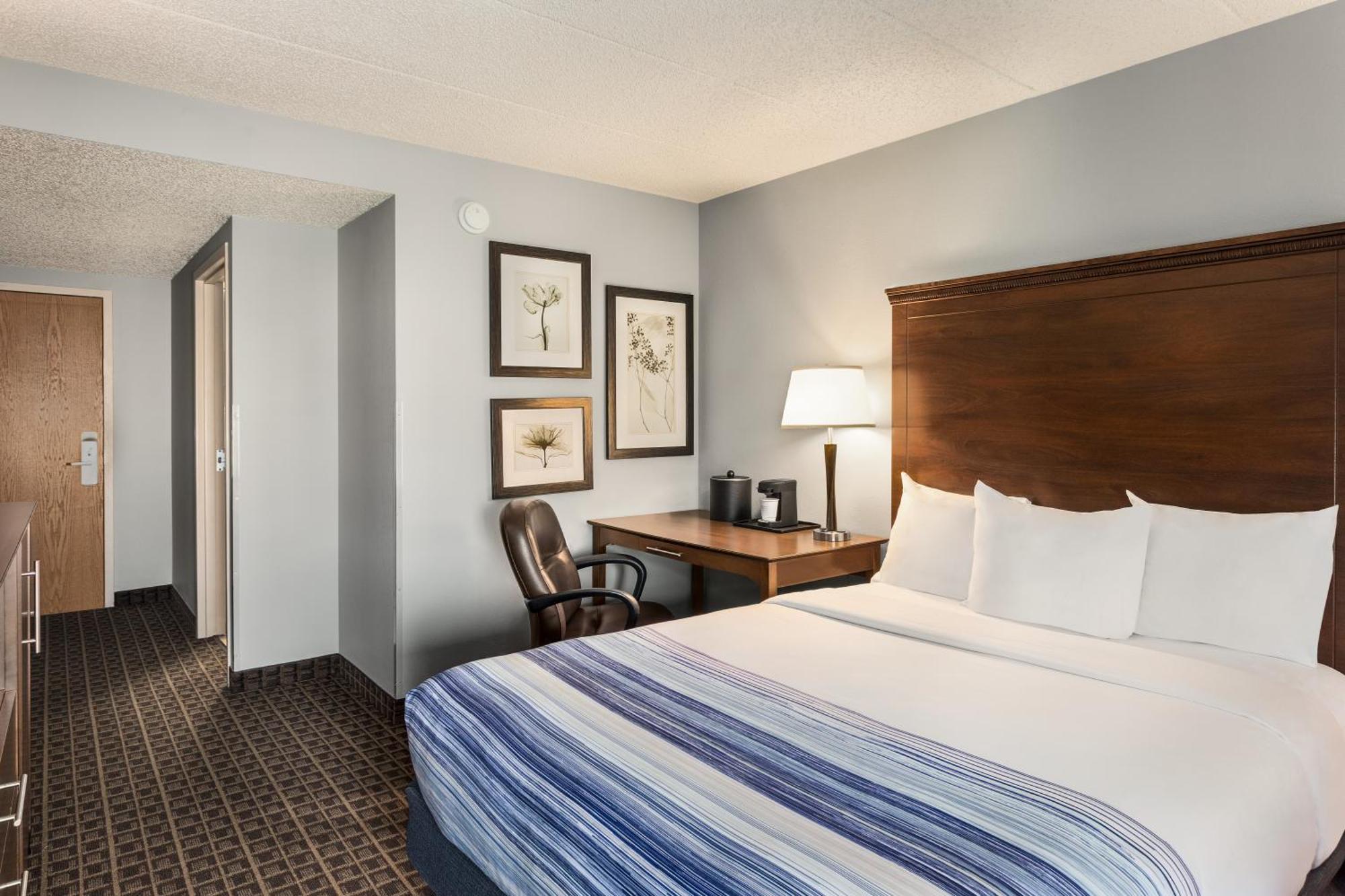 Hotel Americinn By Wyndham West 3*