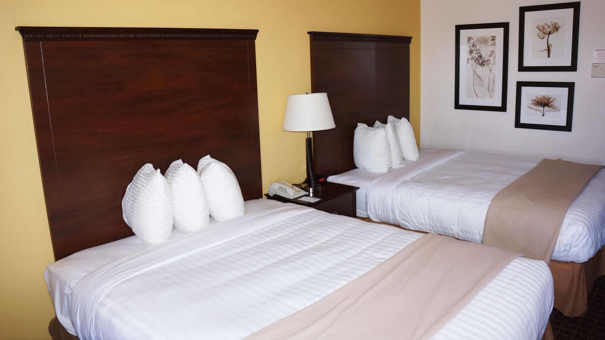 Hotel Americinn By Wyndham West