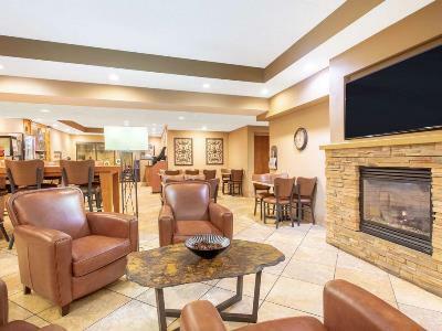 Americinn By Wyndham West Hotel