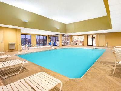 Americinn By Wyndham West Hotel